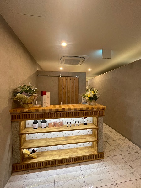木の香りがやさしい酵素浴のお店うらら-寄木カウンター