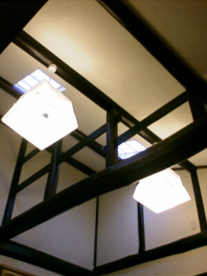 小屋梁をあらわしにしたリノベ-表しの小屋梁 小屋梁をあらわしにしたリノベ-表しの小屋梁