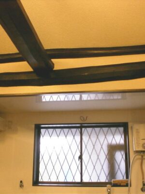小屋梁をあらわしにしたリノベ-キッチン 小屋梁をあらわしにしたリノベ-キッチン