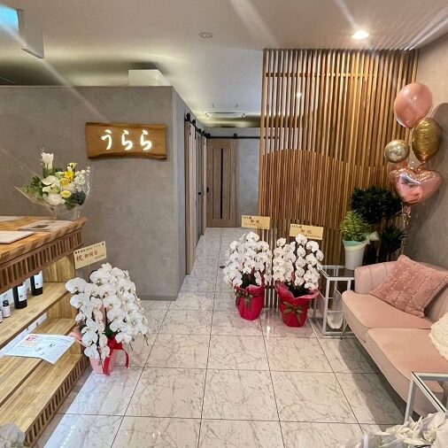 木の香りがやさしい酵素浴のお店うらら-寄木カンターの受付 木の香りがやさしい酵素浴のお店うらら-寄木カンターの受付