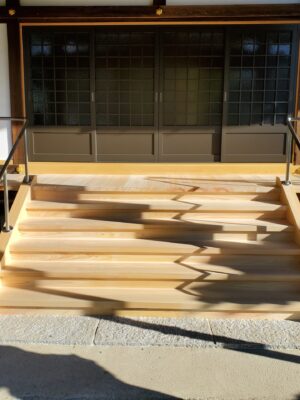 お寺のリフォーム-入口階段-after-2 お寺のリフォーム-入口階段-after-2