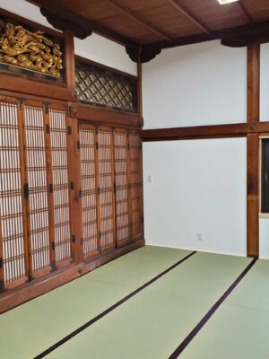 お寺のリフォーム-窓枠とサッシ お寺のリフォーム-窓枠とサッシ